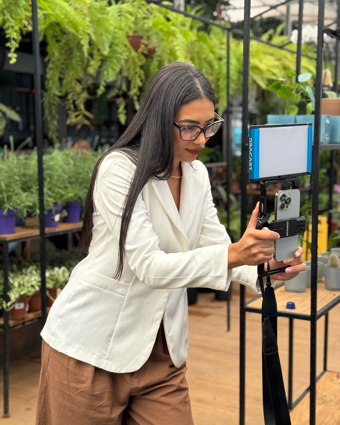 Victória trabalhando como Videomaker